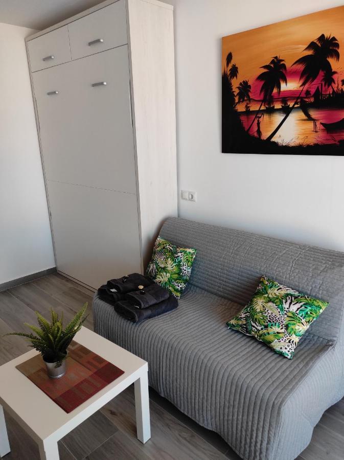 Estudio Recien Reformado En Primera Linea De Playa Apartment Benalmadena Bagian luar foto