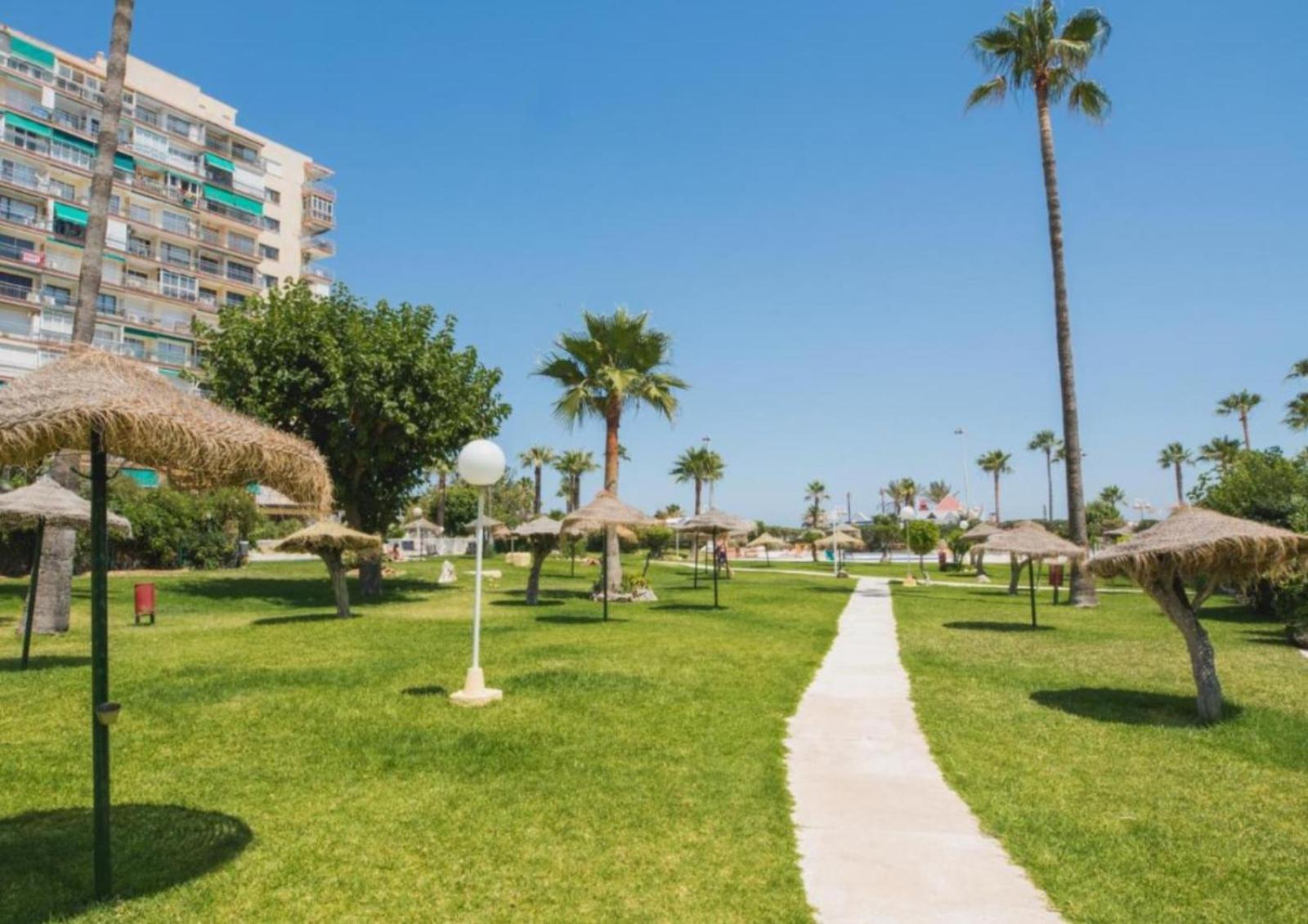 Estudio Recien Reformado En Primera Linea De Playa Apartment Benalmadena Bagian luar foto