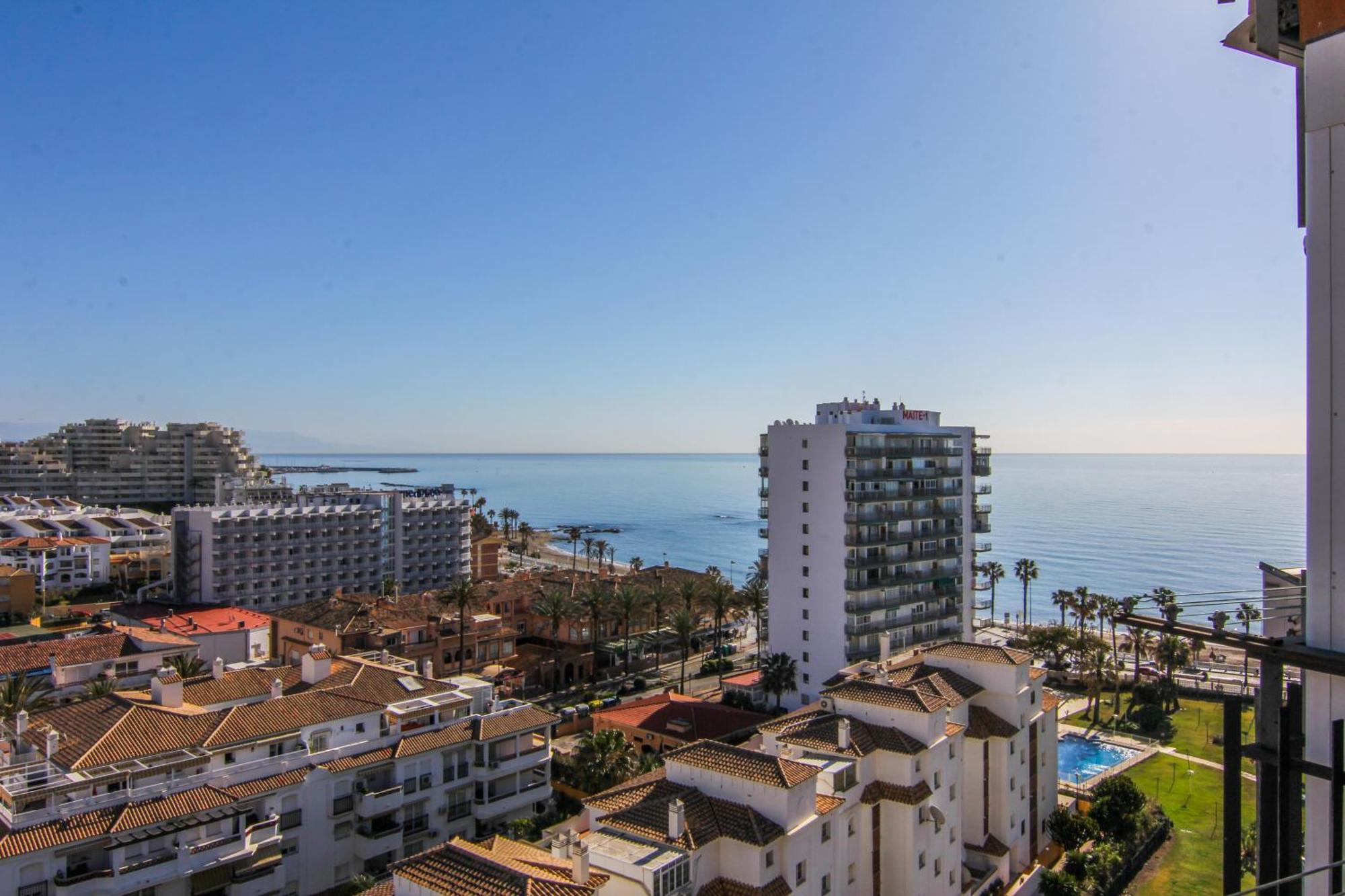 Estudio Recien Reformado En Primera Linea De Playa Apartment Benalmadena Bagian luar foto