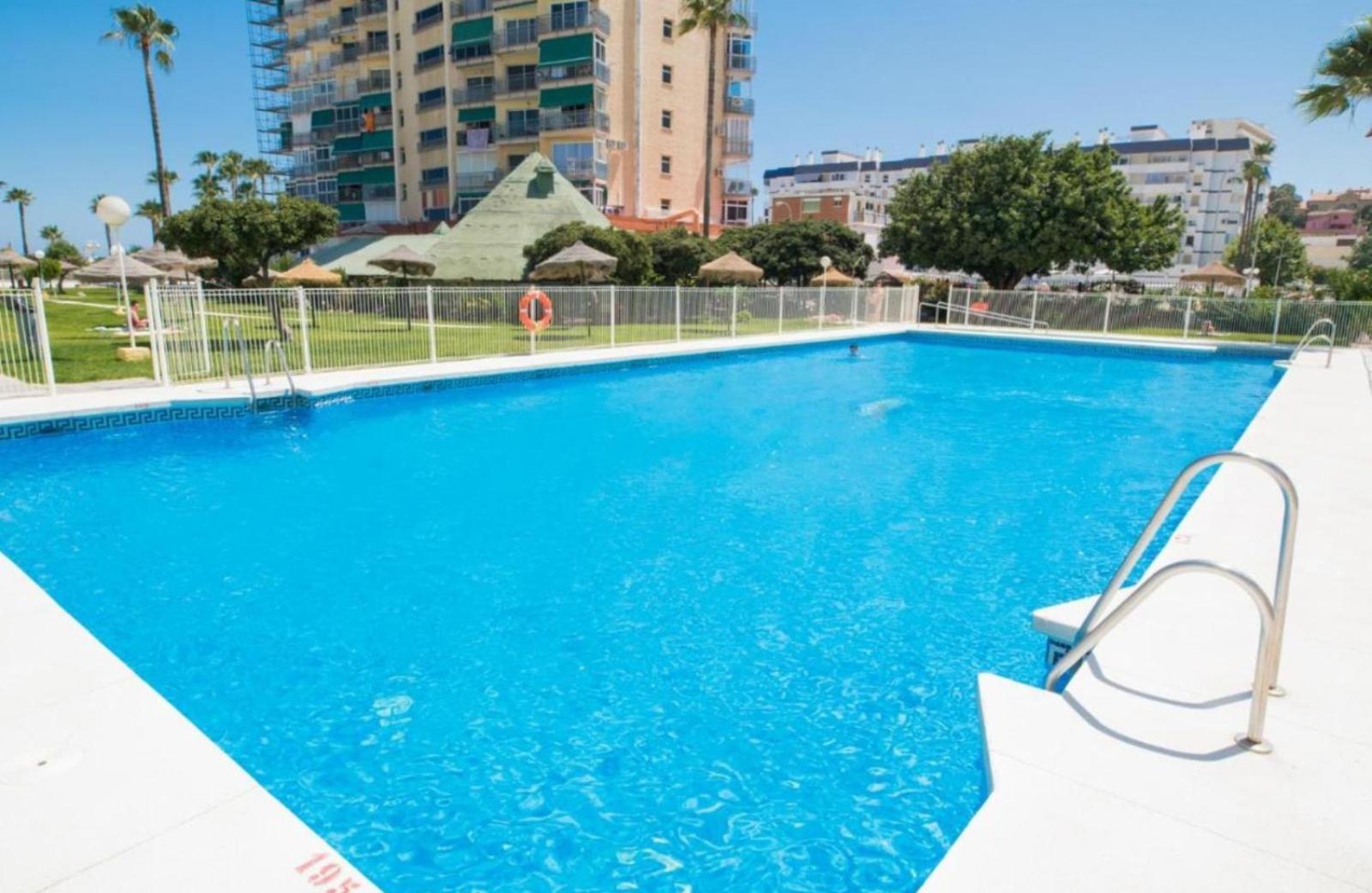 Estudio Recien Reformado En Primera Linea De Playa Apartment Benalmadena Bagian luar foto