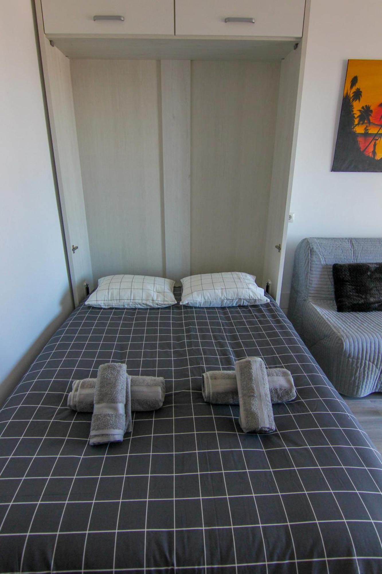 Estudio Recien Reformado En Primera Linea De Playa Apartment Benalmadena Bagian luar foto